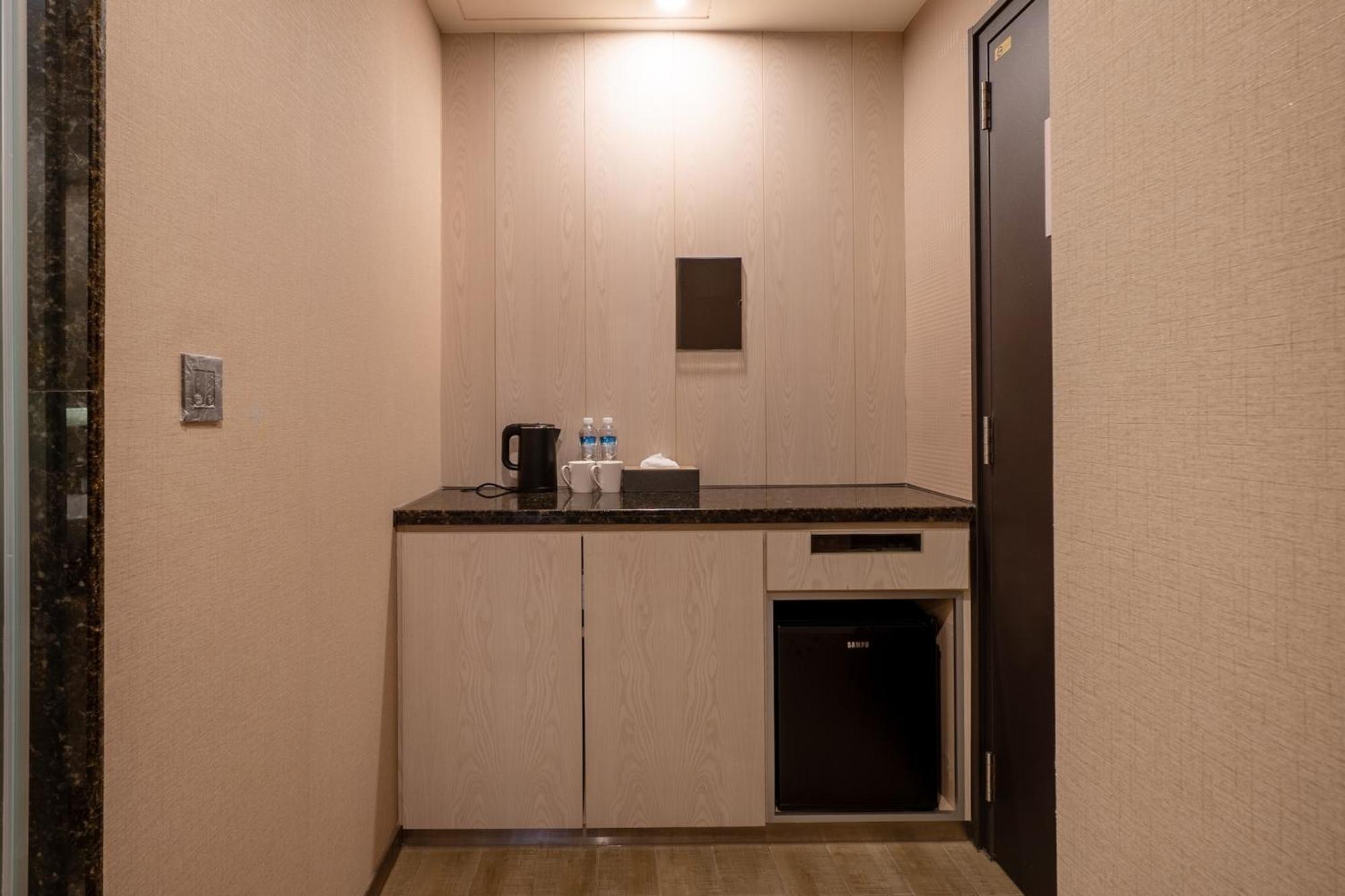 Guide Hotel Taichung Ziyou Exterior photo