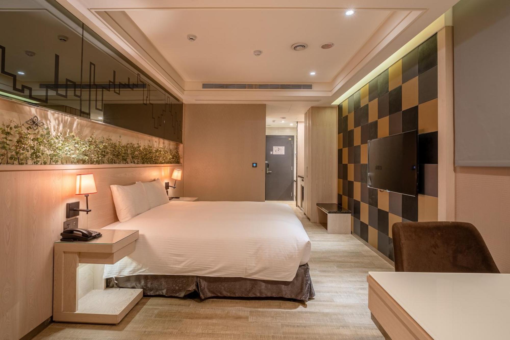 Guide Hotel Taichung Ziyou Exterior photo