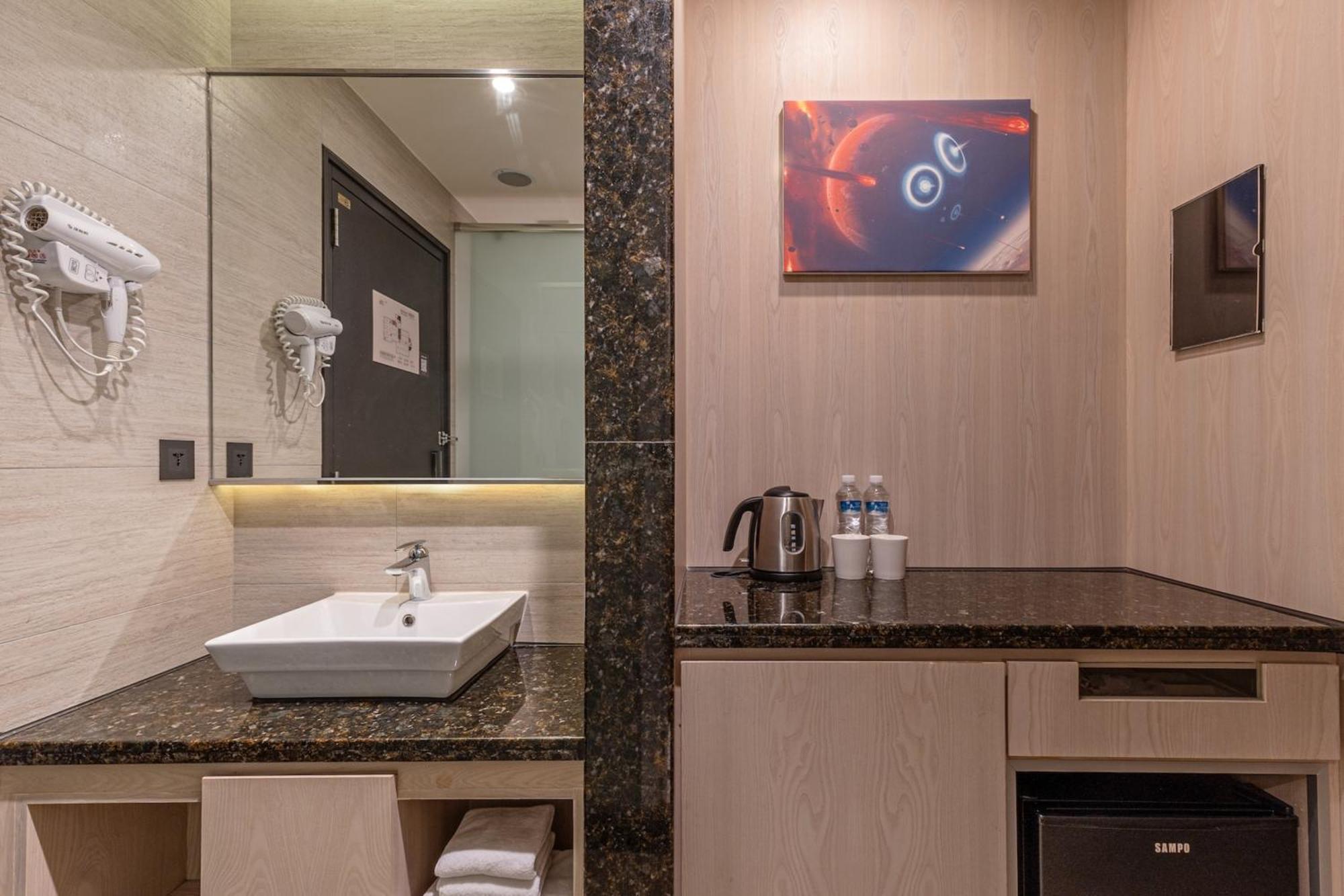 Guide Hotel Taichung Ziyou Exterior photo