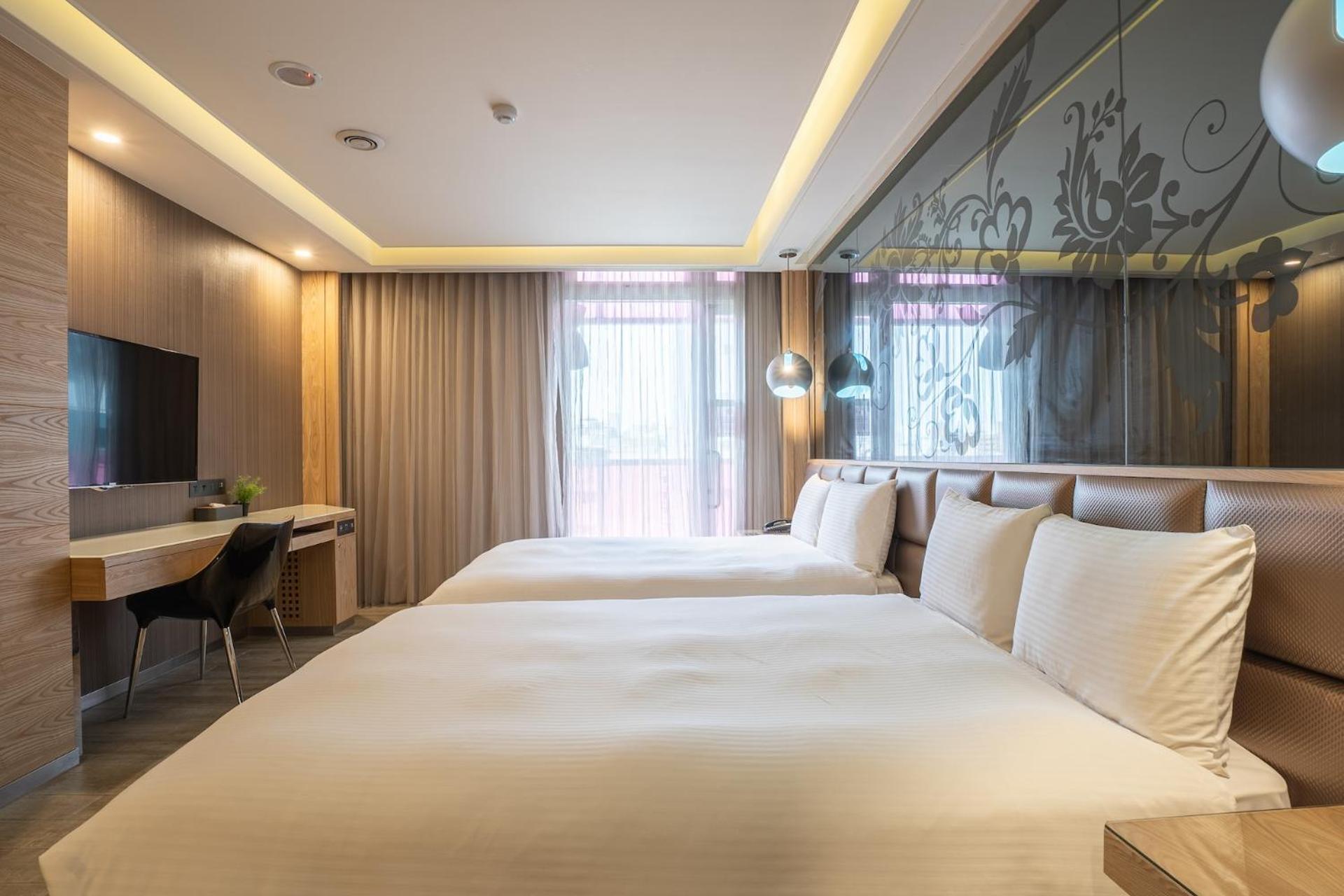 Guide Hotel Taichung Ziyou Exterior photo