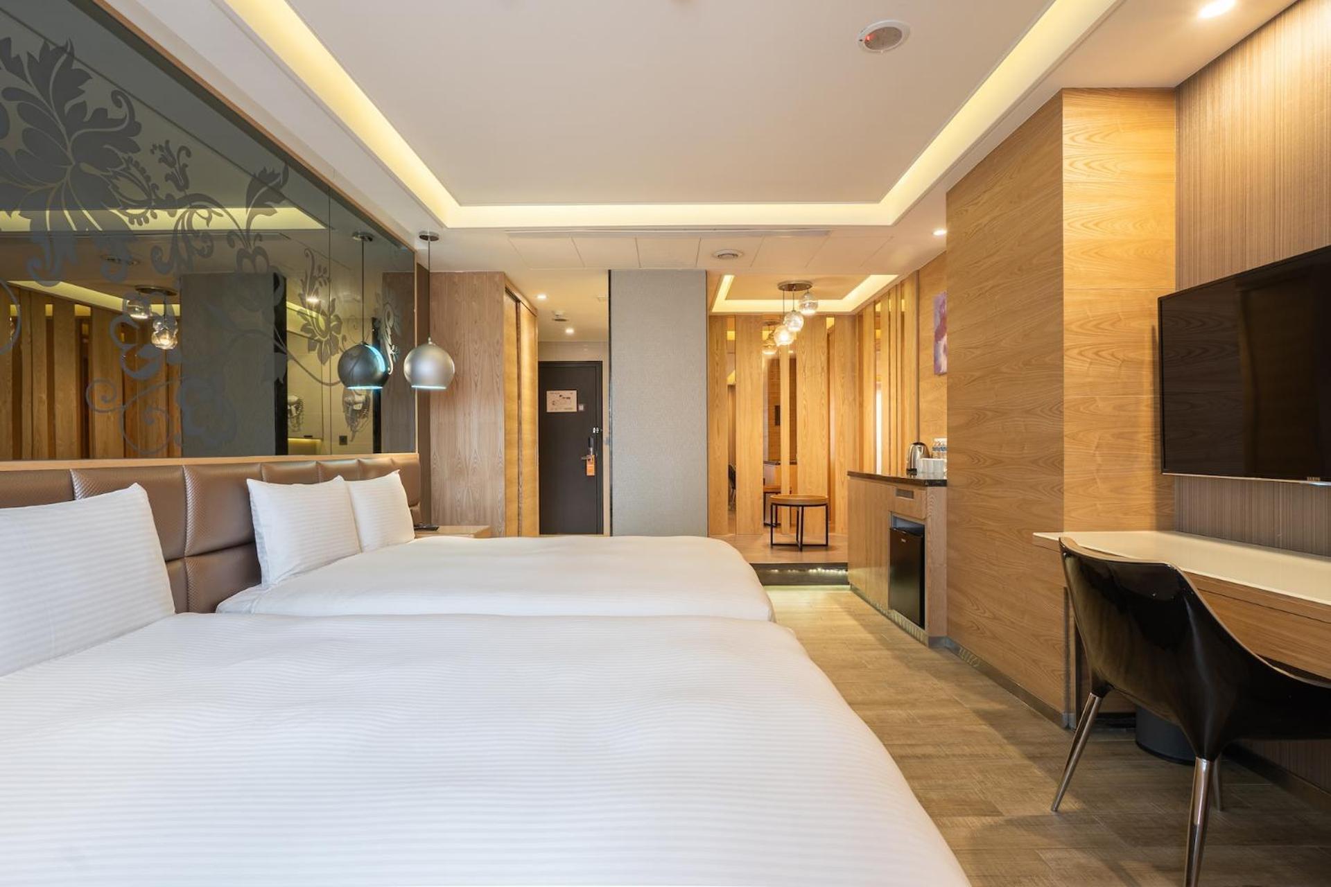 Guide Hotel Taichung Ziyou Exterior photo