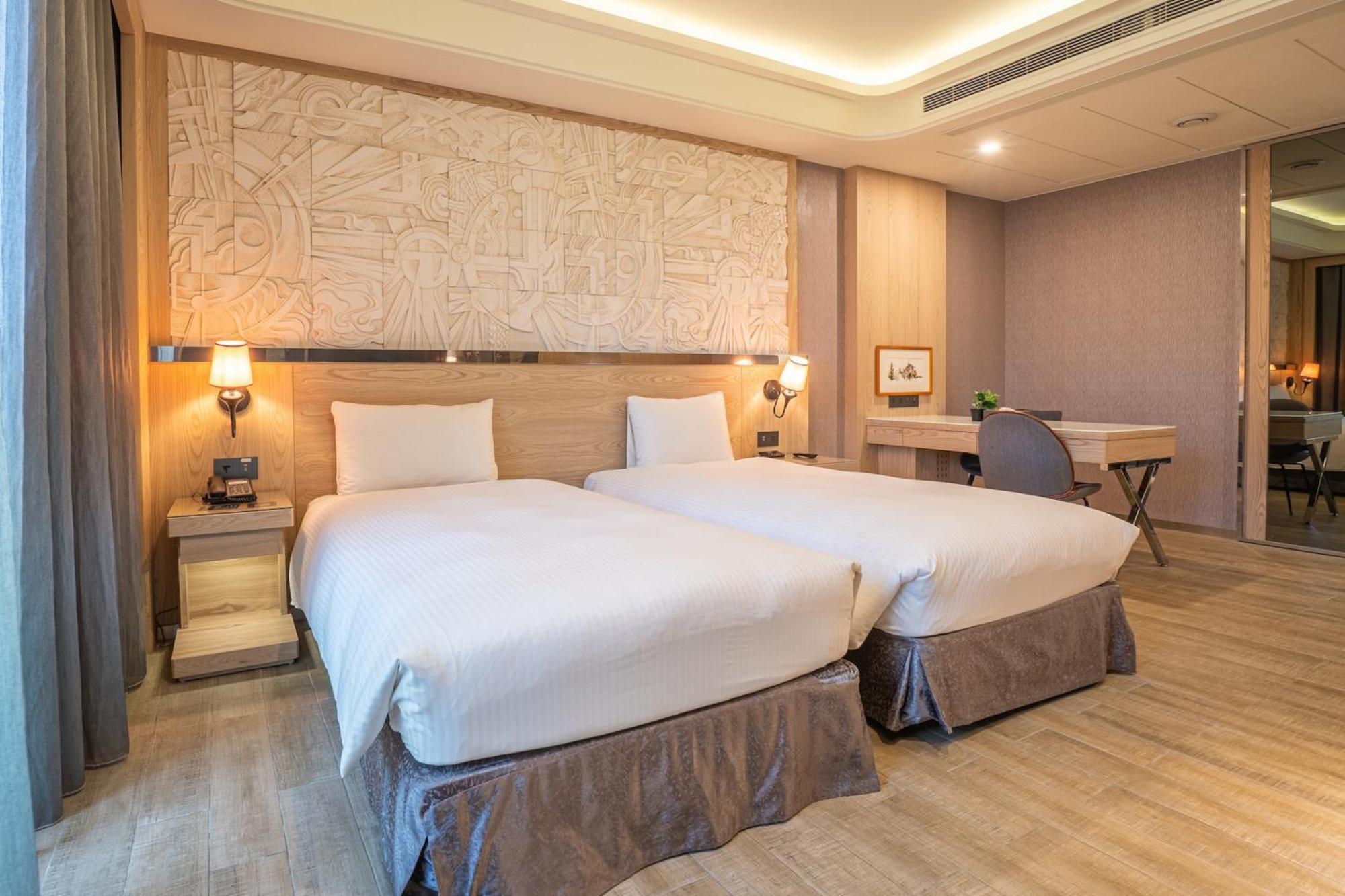 Guide Hotel Taichung Ziyou Exterior photo