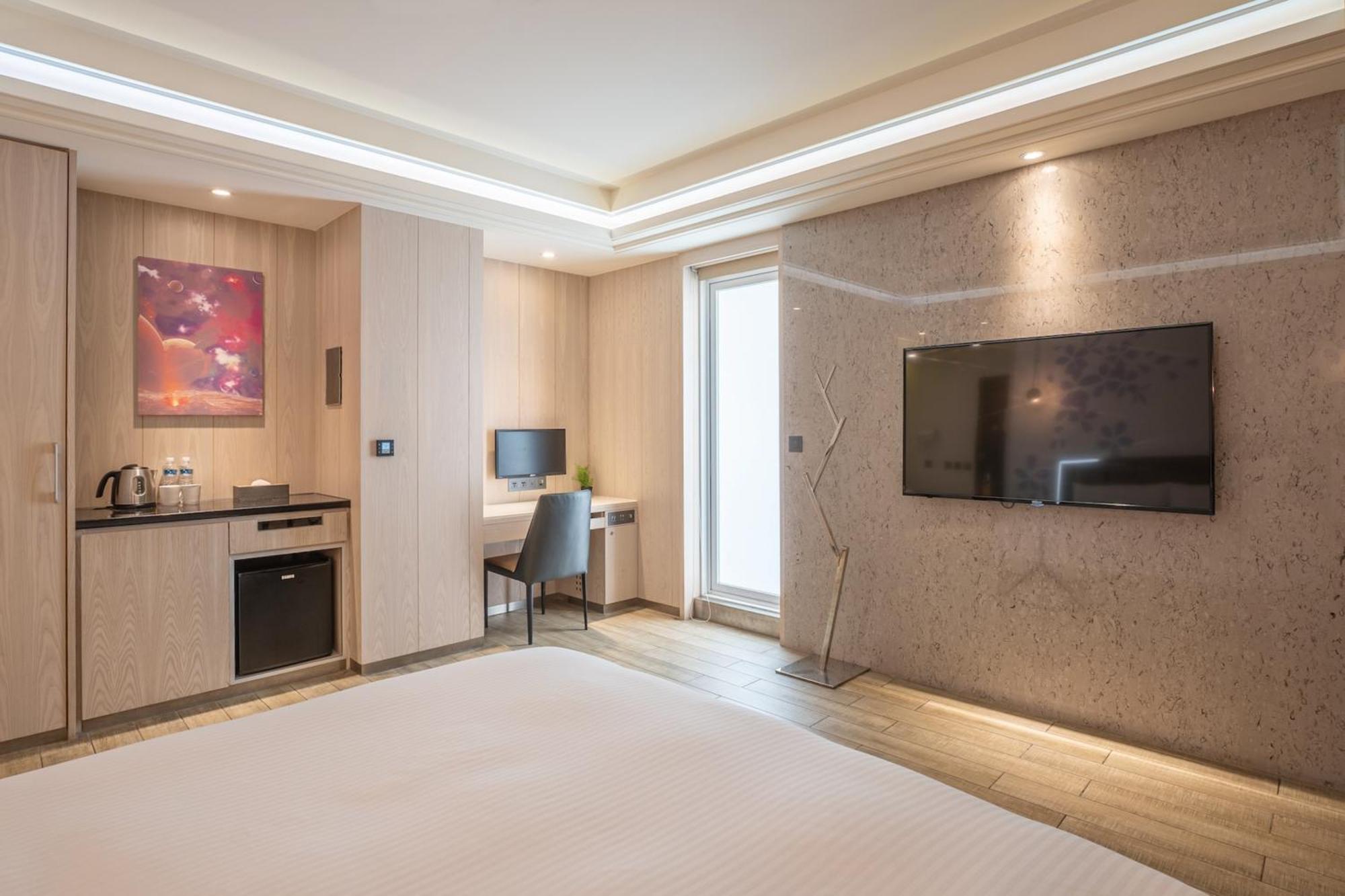 Guide Hotel Taichung Ziyou Exterior photo