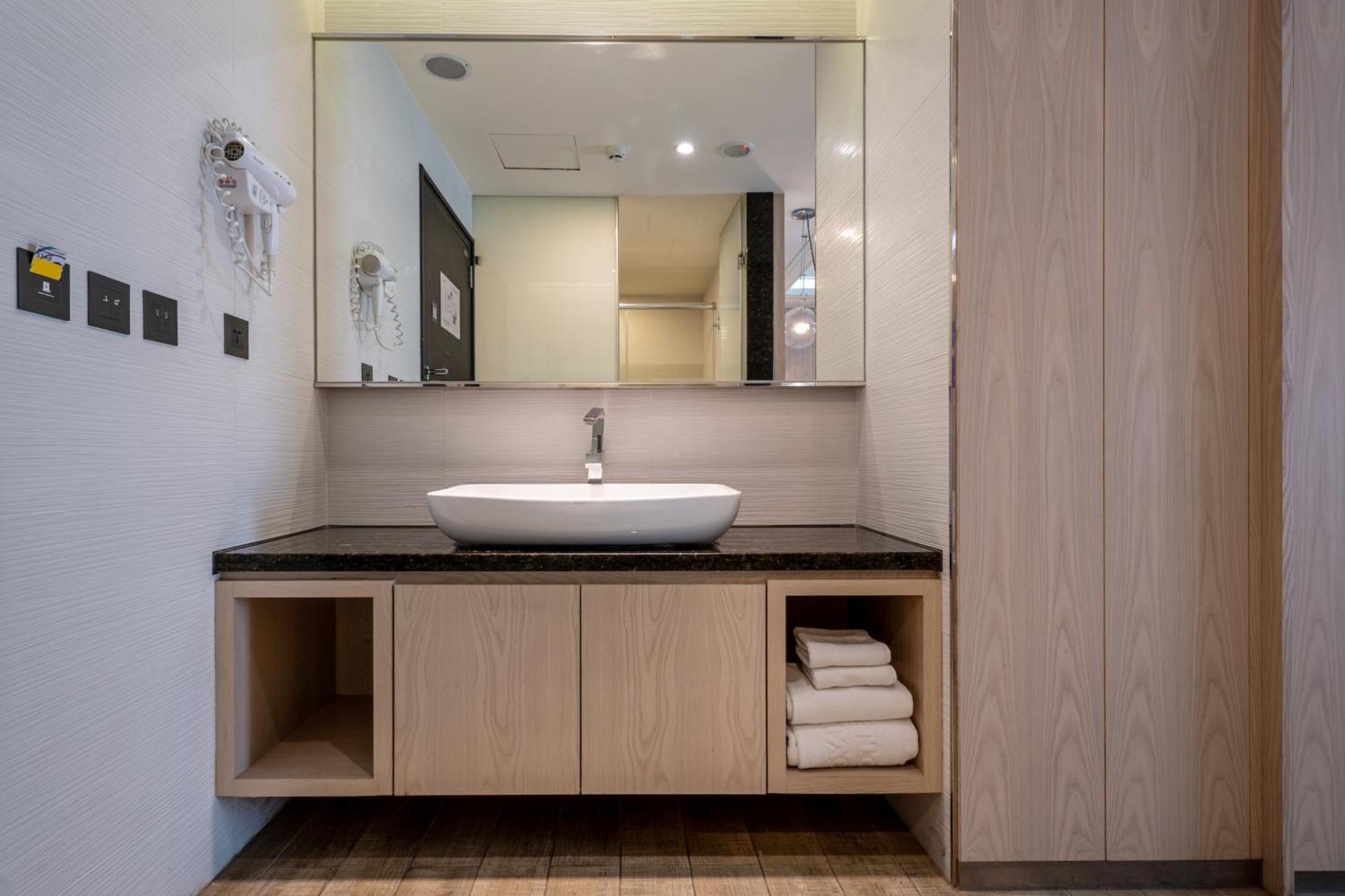 Guide Hotel Taichung Ziyou Exterior photo