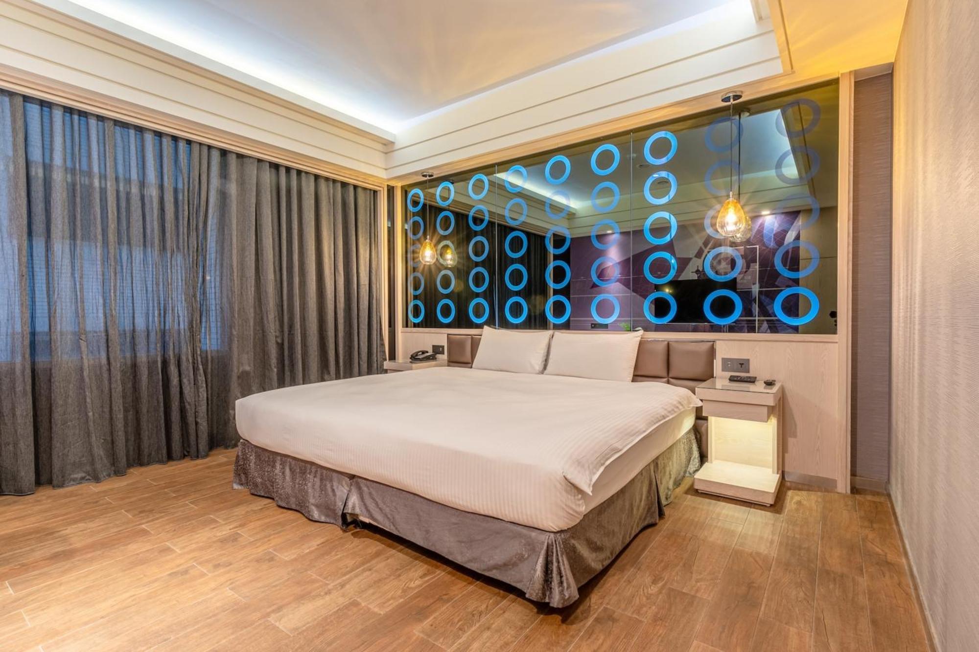 Guide Hotel Taichung Ziyou Exterior photo