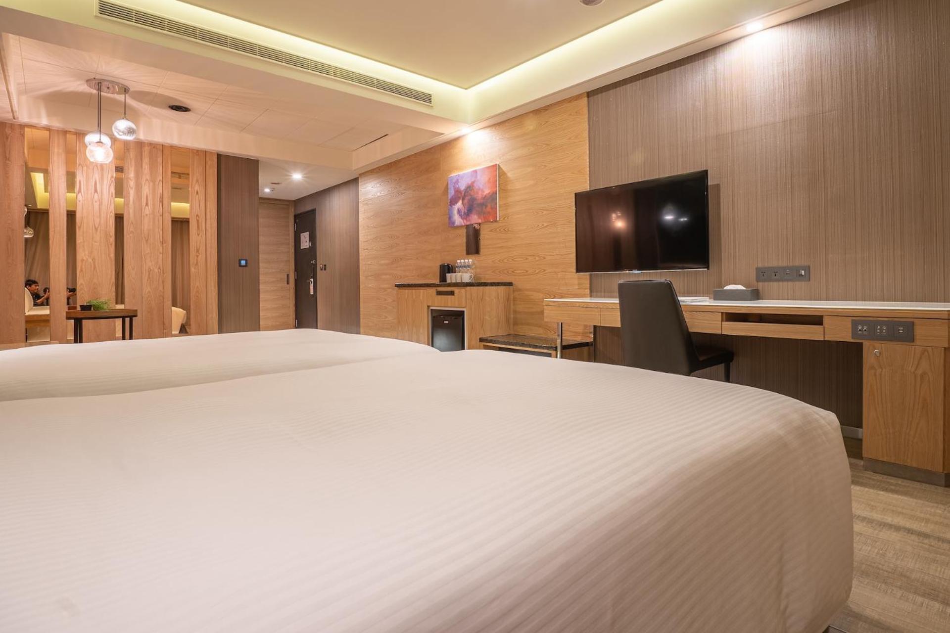 Guide Hotel Taichung Ziyou Exterior photo