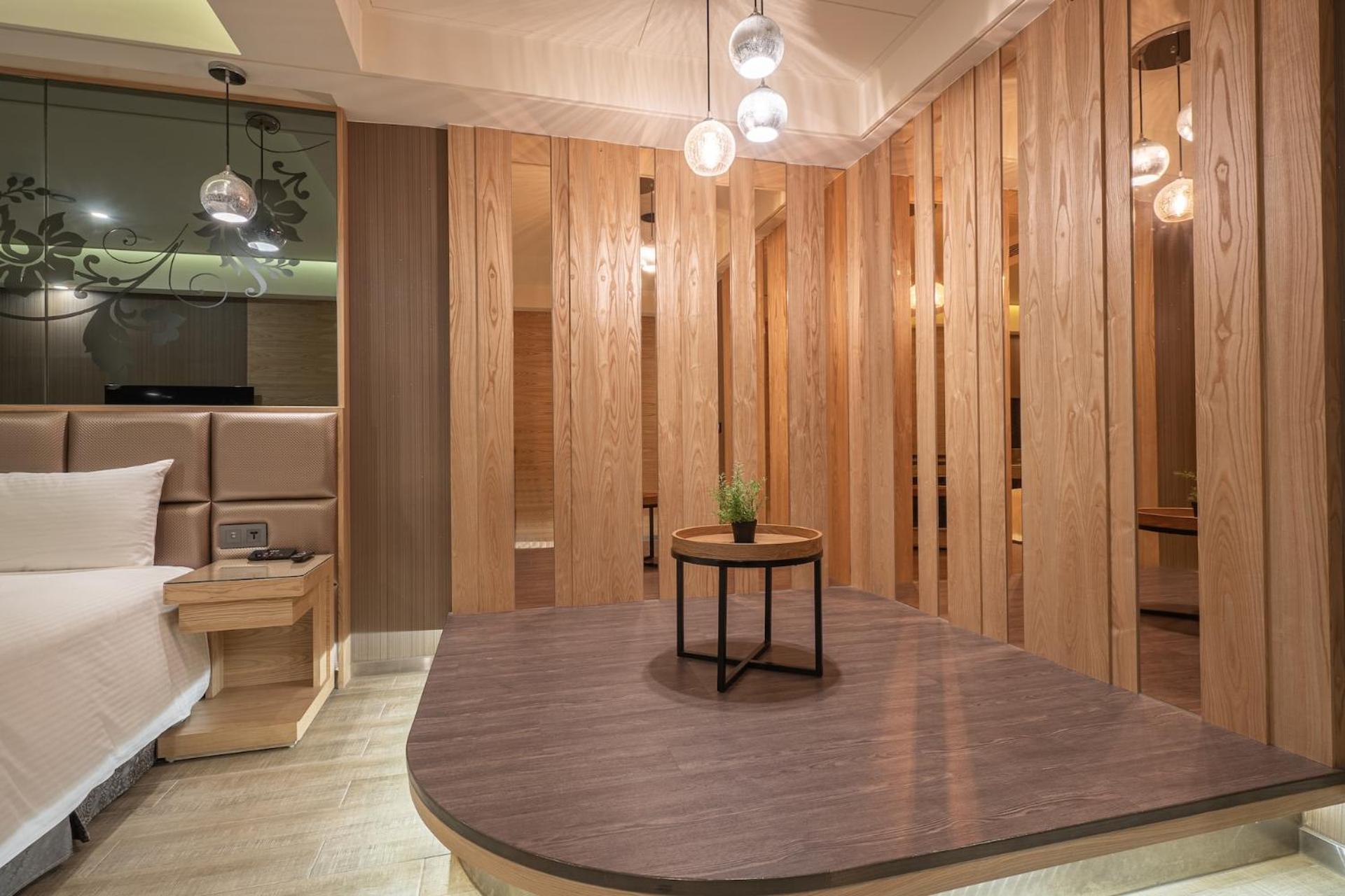 Guide Hotel Taichung Ziyou Exterior photo